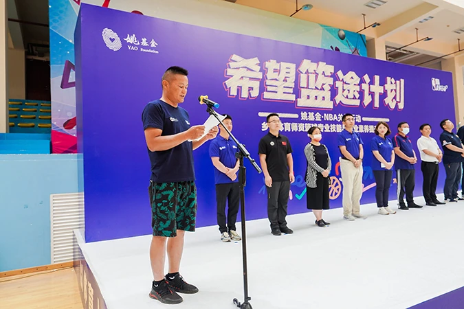 如何利用力量训练提高篮球运动员的弹跳力?_0